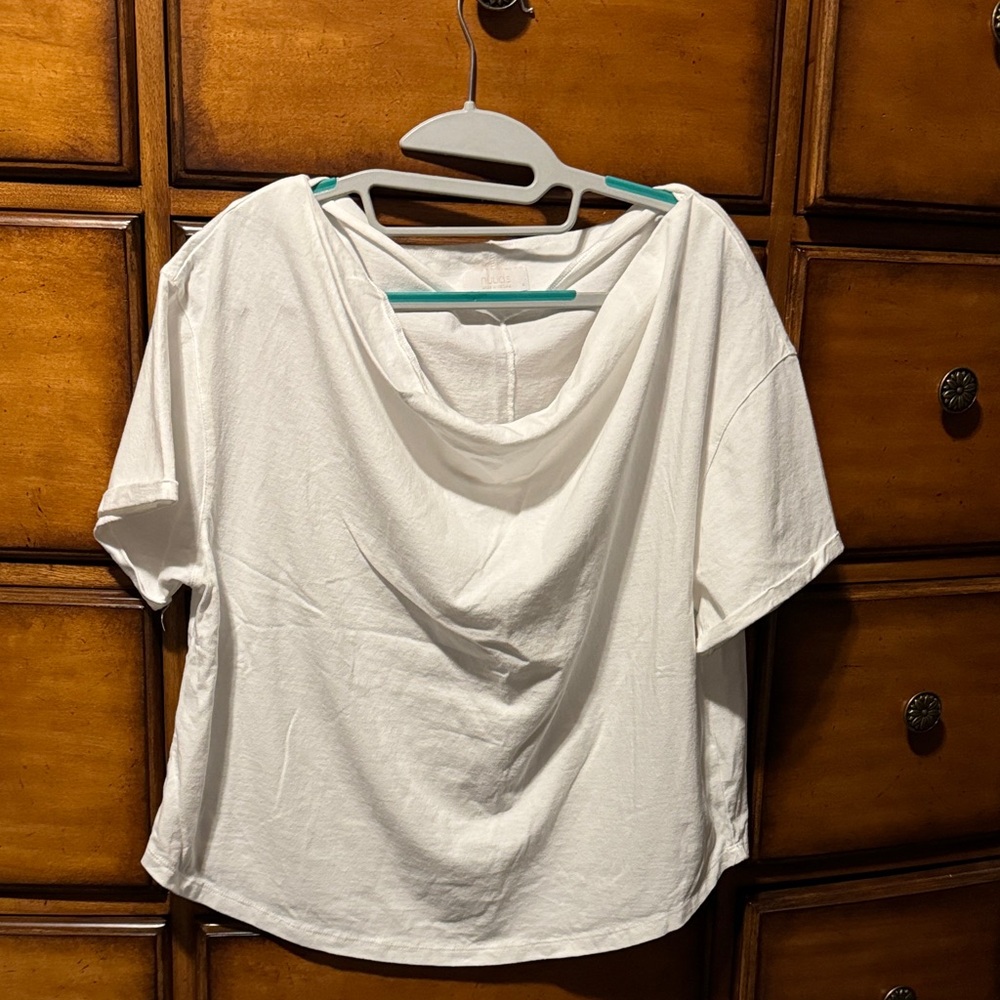 nuuds Classic White Off the shoulder Short Sleeve Tee